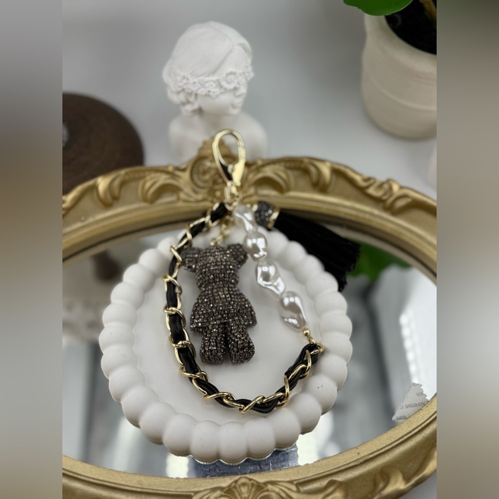 Crystal Bear Bag Charm – Luxury Purse Accessory ✨🐻👜 - Picture 3 of 5